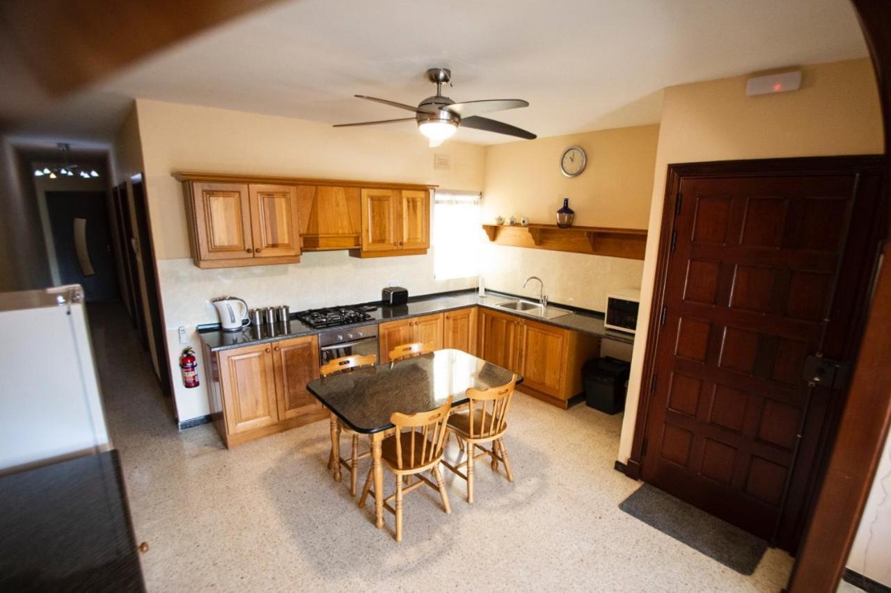 Apartment 5 Mins Away From The Beach. St. Paul's Bay Esterno foto